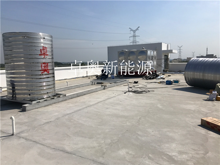 炎炎夏日，我公司承接南京高淳吉茂汽車(chē)零件有限公司太陽(yáng)能加空氣能熱水工程！